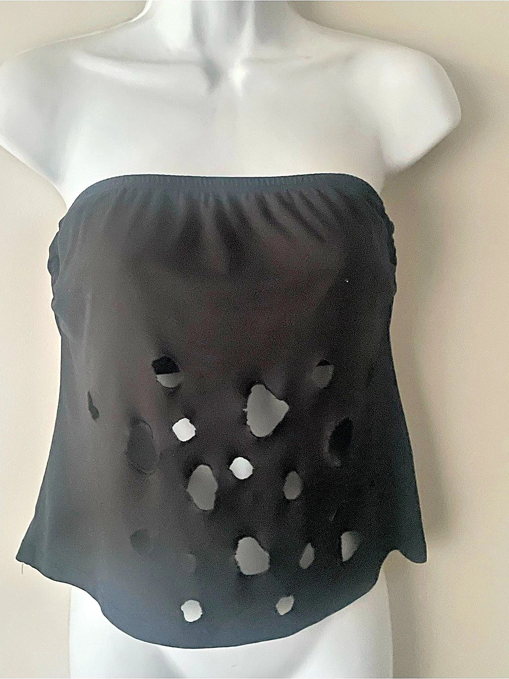 ANTISTAR Cutout Crop Top in Black Size Large